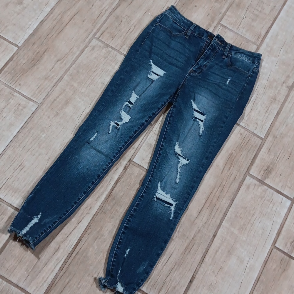 Distressed jeggings